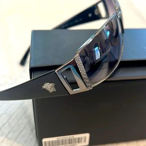 Versace blk sunglasses
